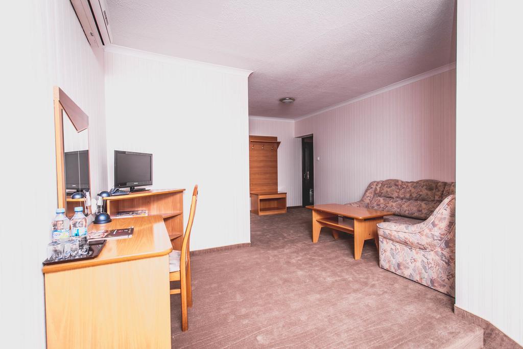 Hotel Twins Варшава Экстерьер фото